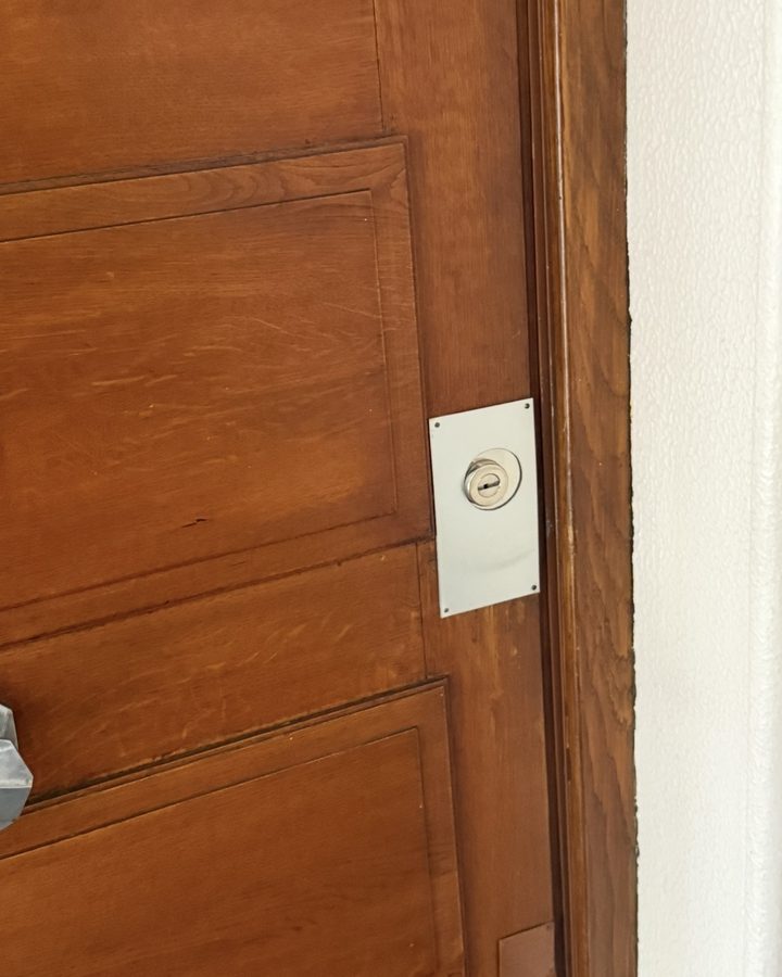 Changement serrure porte bois Mérignac — BMS Service